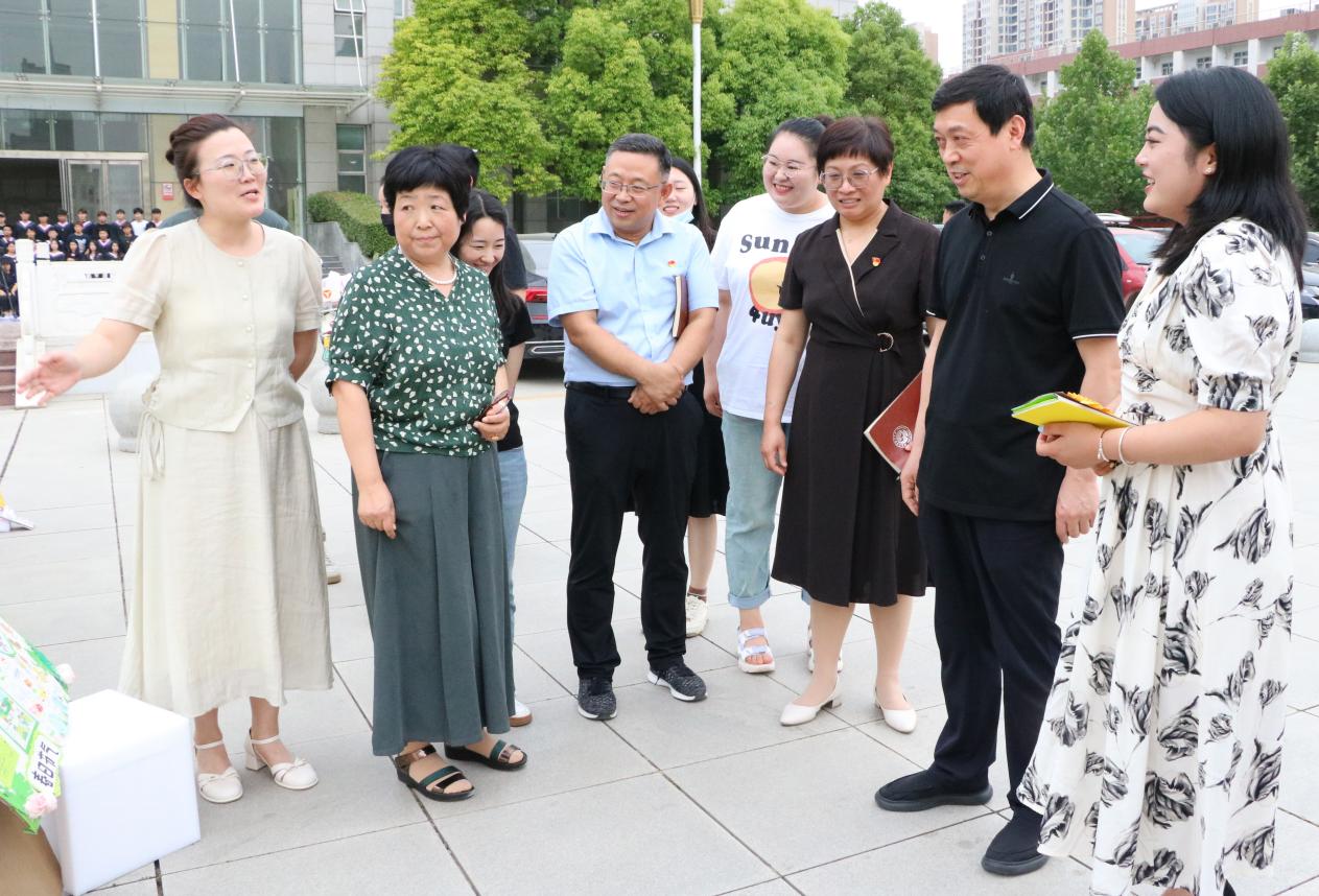 我校教育科学学院乐成举行幼儿园主题情形创设作品展